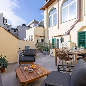 https://design-suite-hosted-by-sweetstay.it-tuscanyhotel.com